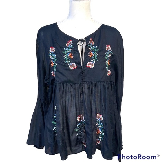 ZARA Trafaluc Black Floral Embroidered Peasant Blouse Top Bell Sleeves ~ Small - Picture 3 of 5